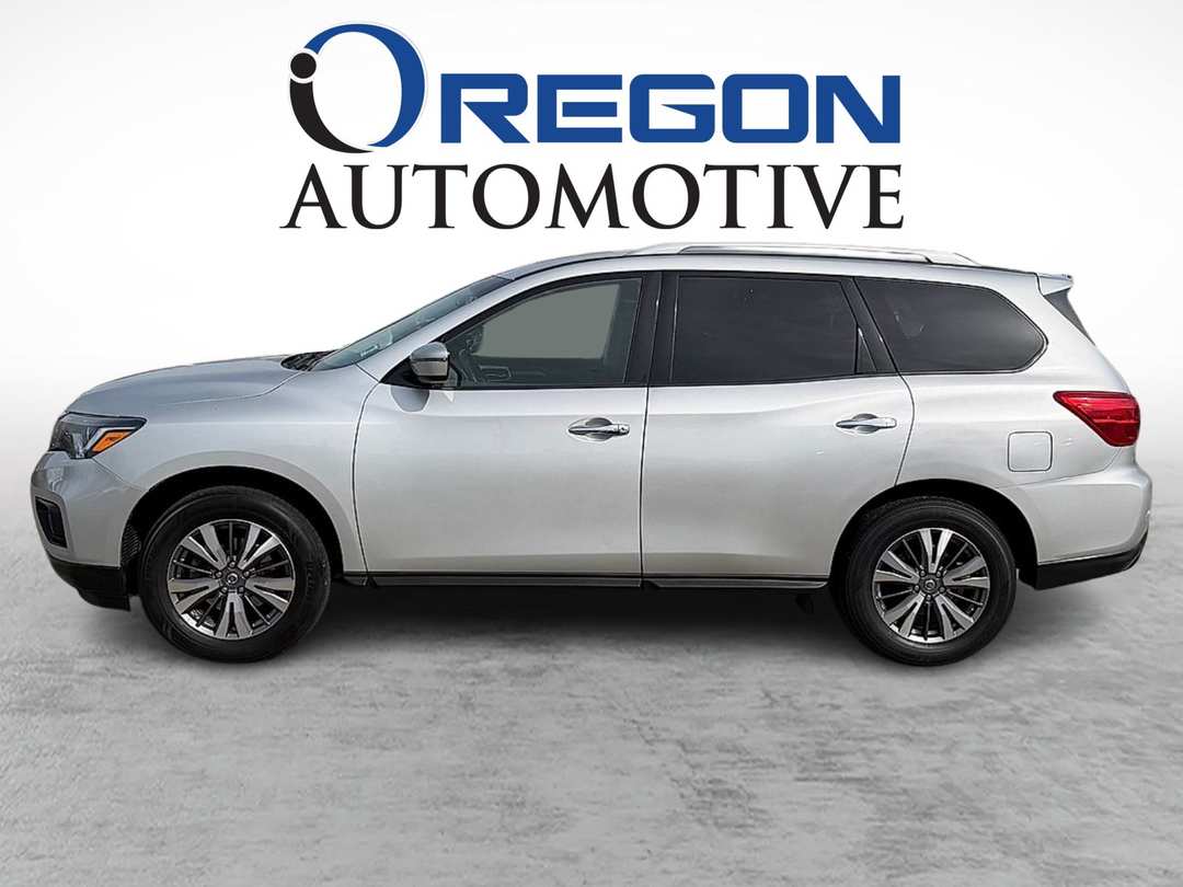 2019 Nissan Pathfinder SV - Image 2