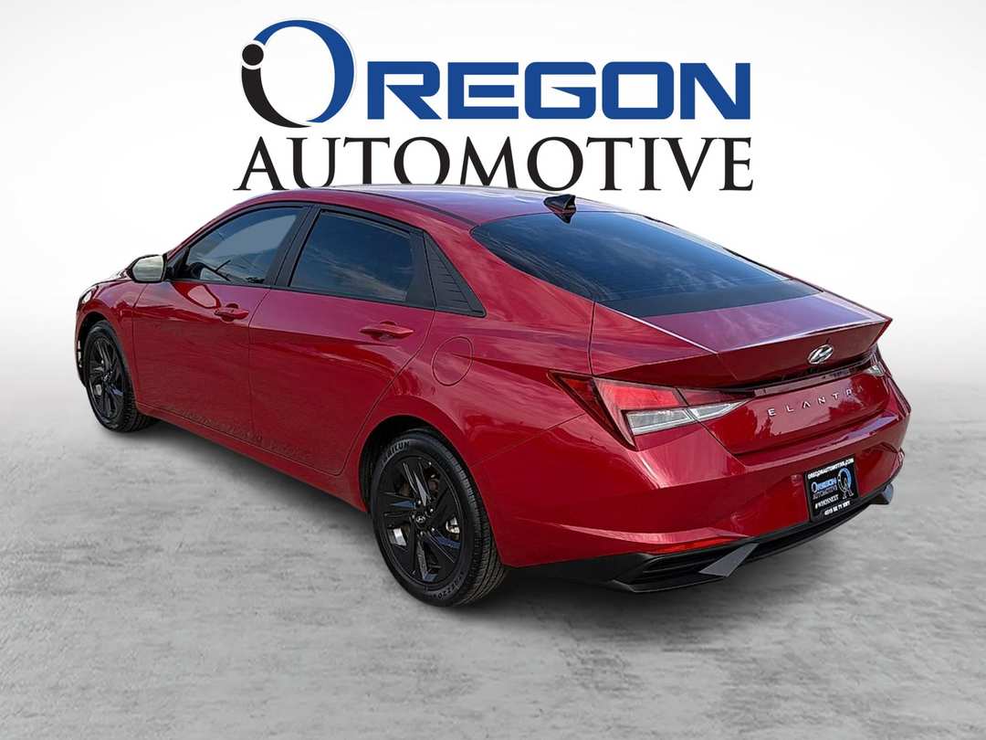 2021 Hyundai Elantra SEL - Image 3